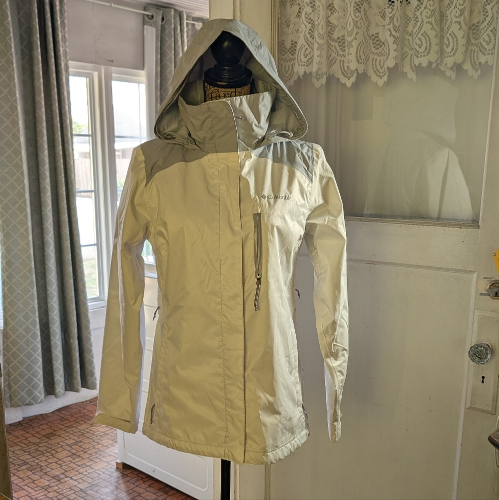Columbia Women's White and Gray Rain Jacket - Picture 3 of 16